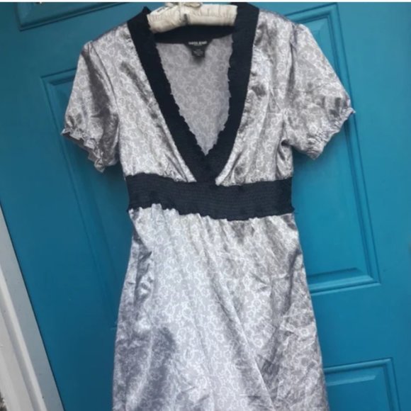 Vintage Guess Dress Retro 90s Romamtic Flirty Puff Sleeves Plunging V Neck - Picture 7 of 10